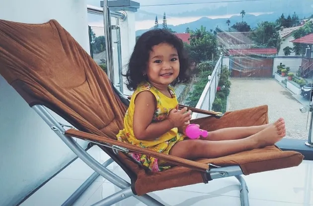 FOTO VILLA MEWAH AYU TING TING, LUAS DAN BAKAL PUNYA KOLAM 