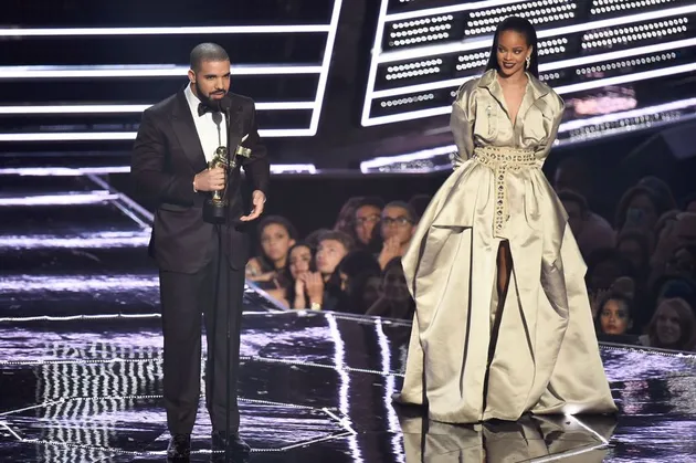 Berkat 'Hotline Bling' yang menjadi primadona setelah perilisannya, Drake memperoleh Best Hip Hop Video.