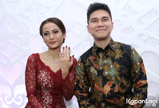 FOTO WAJAH BAHAGIA ACHA SEPTRIASA VICKY KHARISMA USAI 