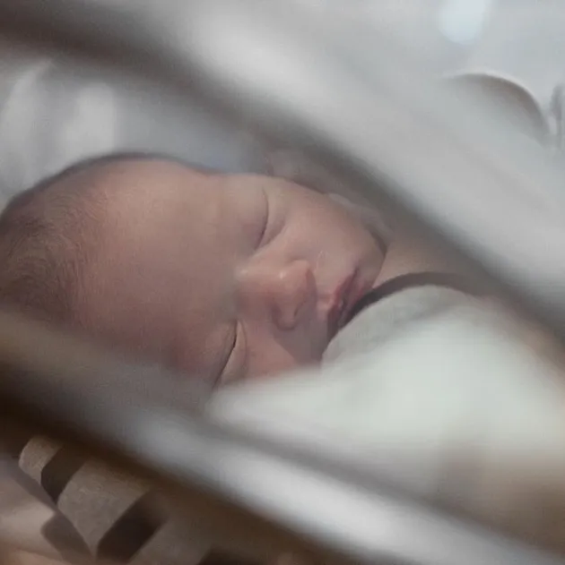 FOTO: Wajah Cantik nan Lucu Baby Al, Putri Pertama Alice Norin