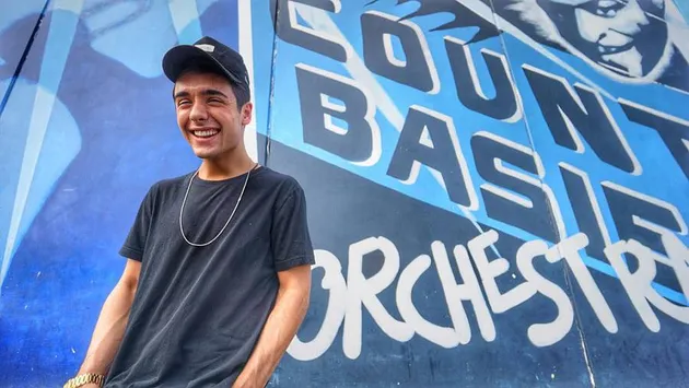 Dancers Taylor Swift