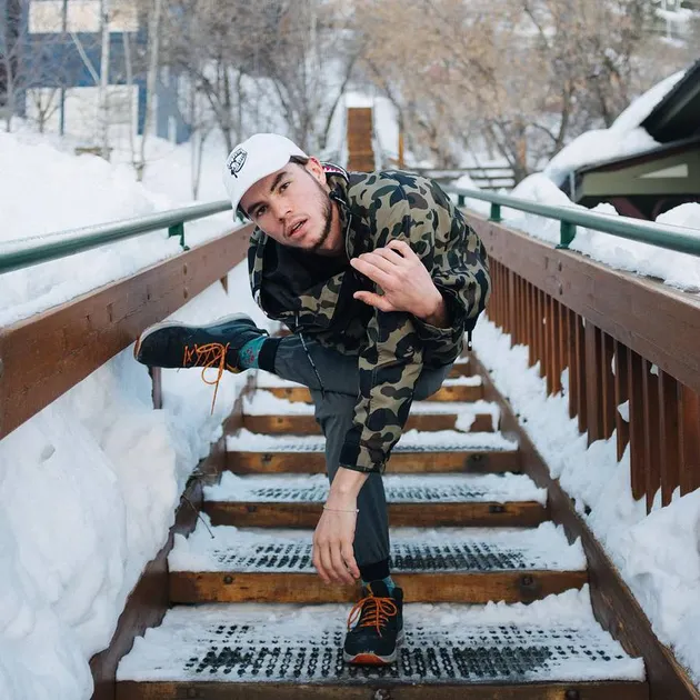 Dancers Taylor Swift