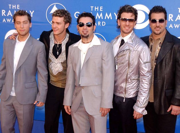 Masih ingat boyband NSYNC? Mereka membuat debut di Grammy pada tahun 2000 silam. Did you recognize Justin Timberlake' face? :))