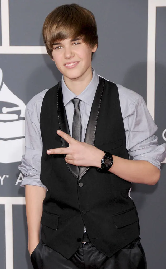 2011 adalah tahun debut dari Justin Bieber yang saat itu masih menjadi popstar remaja. Ia masuk dalam dua kategori yakni Best New Artist serta Best Pop Vocal Album. Sayangnya ia tak mendapatkan gelar apapun dalam momen debutnya.