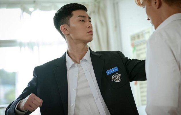 PHOTO: Despite being 33 years old, Park Seo Joon still looks suitable as a high school student