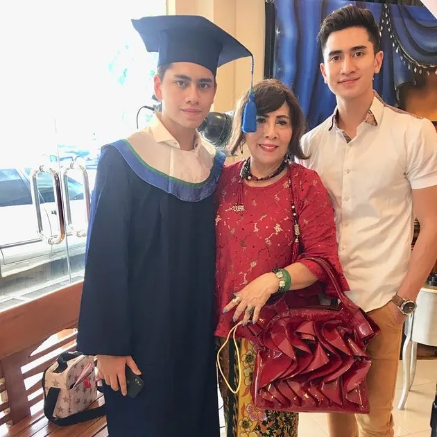 wisuda athalla anak venna malinda