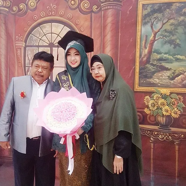 adik oki setiana dewi
