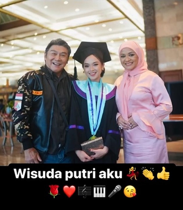 Graduation Photo of Nabila Rahman, the Daughter of Betharia Sonata and Willy Dozan, Stepmother Also Attends & Celebrates