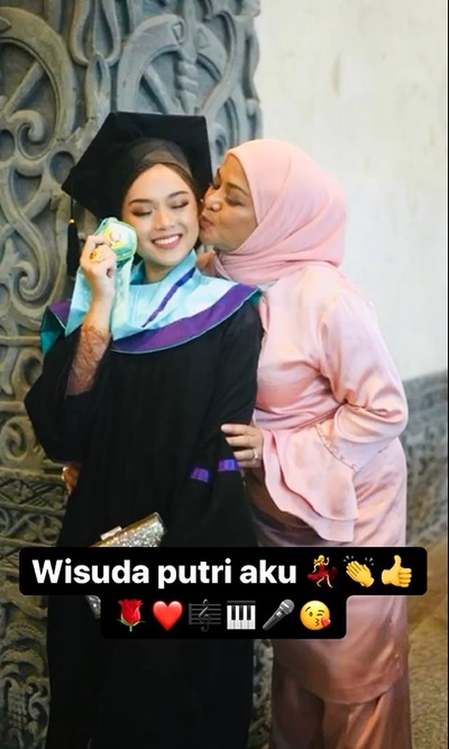 Graduation Photo of Nabila Rahman, the Daughter of Betharia Sonata and Willy Dozan, Stepmother Also Attends & Celebrates