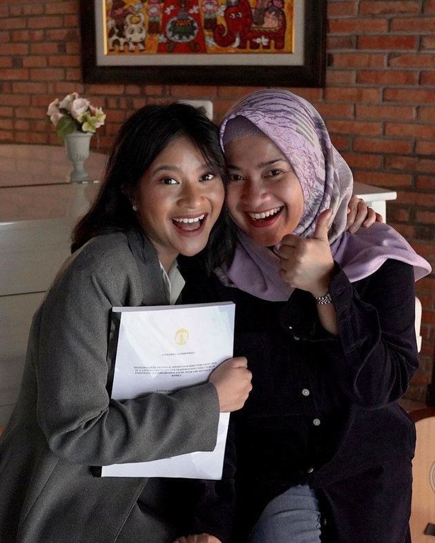 Selamat buat Siti Adira Kania, yang lulus dengan nilai sangat memuaskan!