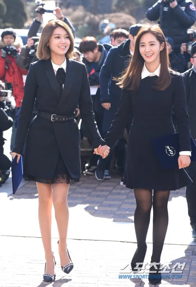 Park Shin Hye Wisuda