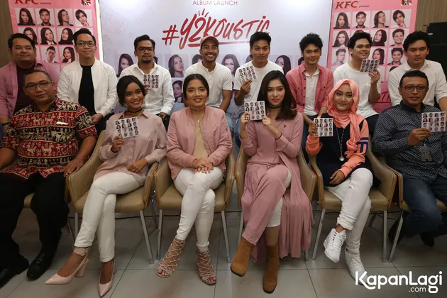 Album ini sendiri diproduseri dan diaransemen oleh Stephan Santoso dan Inu Numata. Gimana, keren-keren kan yang masuk kompilasi ini?