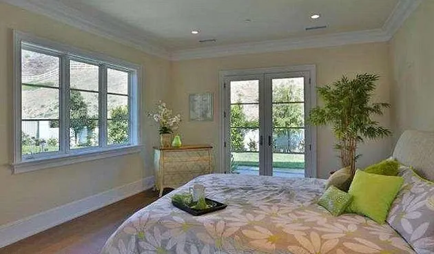 FOTO: YUK INTIP BAGIAN DALAM MANSION MEWAH MILIARAN KYLIE 