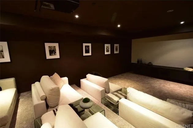 Rumah Crystal, Janda Hugh Hefner