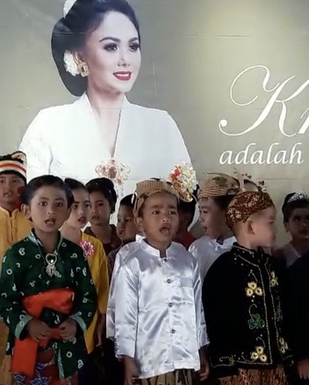 FOTO: YUNI SHARA TAMPIL CANTIK ALA PEREMPUAN JAWA DI HARI 
