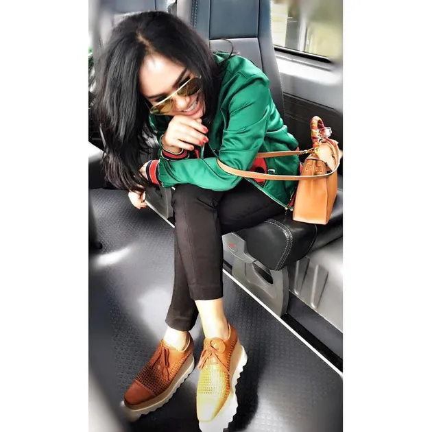 Yap, semua itu akan terbukti ketika kamu memasuki halaman Instagram Yuni Shara.
