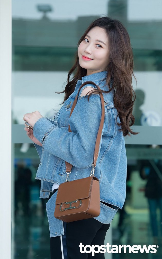Yura selama ini bukan cuma dikenal dengan kecantikannya saja, tapi juga tubuhnya yang aduhai. Aura hot Yura ini pun ditunjukkannya kala berada di Bandara Incheon, Kamis (26/4/2018).