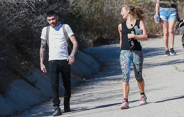 Zayn Malik Happy Bareng Wanita Lain
