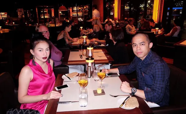 FOTO:KEMESRAAN KEZIA KARAMOY DAN PACARNYA, CIUM - DINNER ...