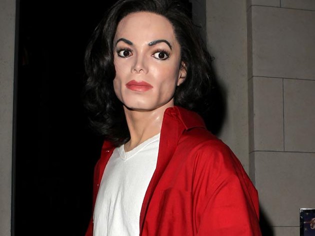 Ini dia penampakan patung lilin dari King of Pop, Michael Jackson. Sedikit menyeramkan ya kalau melihat matanya?