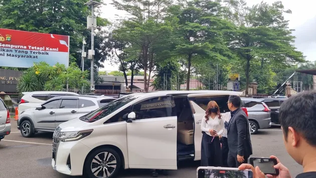 Fuji Laporkan Agensi ke Polisi