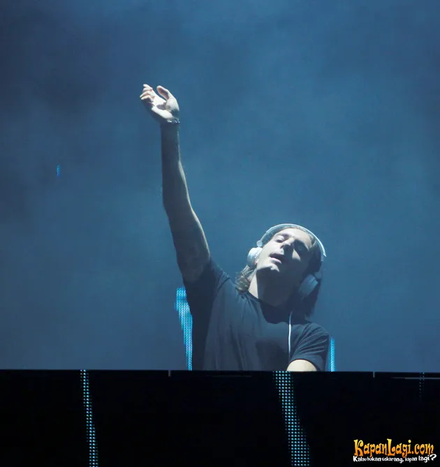 DJ Alesso menjadi headline dalam acara EDM akbar yang bertajuk Invasion 2015 (26/9).