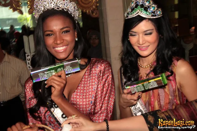 Leila Lopes - Maria Selena