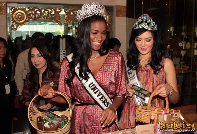 Leila Lopes - Maria Selena
