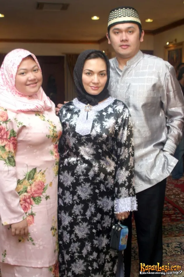 Nia Daniati, Farhat Abbas
