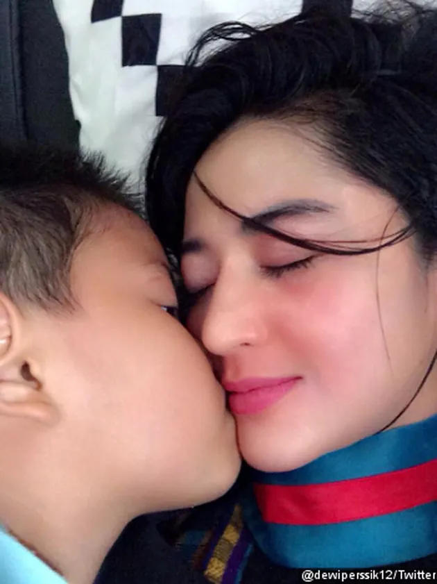 Anak Dewi Perssik