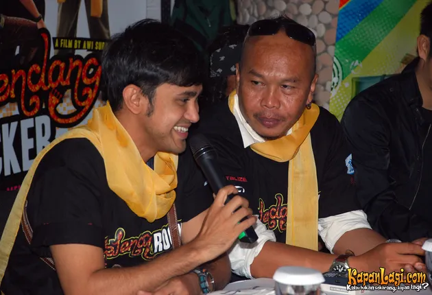 film selendang rocker