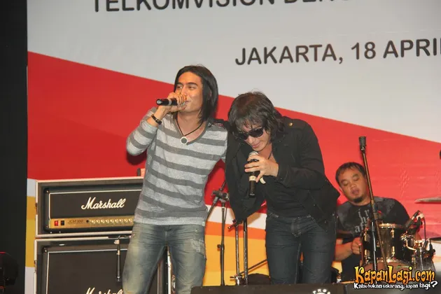 Firman Siagian - Charly Van Houten