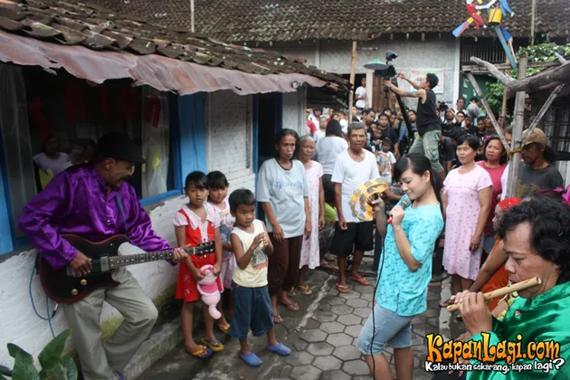 Cewek Saweran