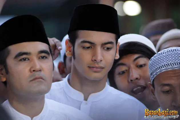 Dalam Mihrab Cinta