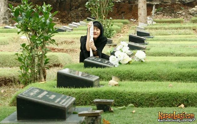 Ayah Mengapa Aku Berbeda?