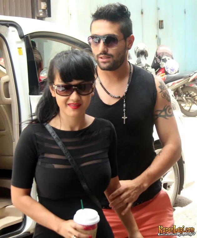 Gaston Castano - Julia Perez