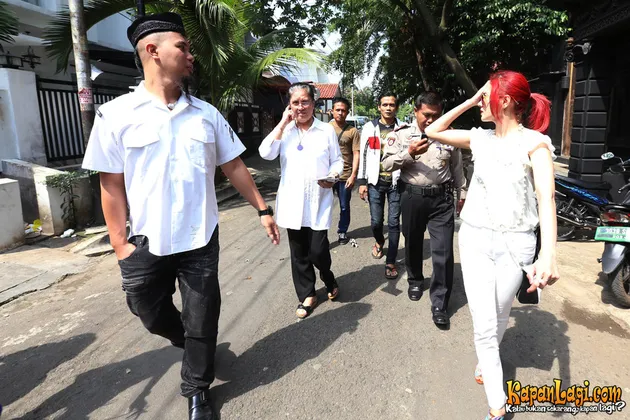 FOTO-FOTO KOMPAKNYA AHMAD DHANI DAN MULAN JAMEELA SAAT 