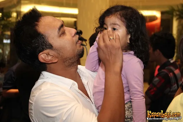 FOTO-FOTO PARA SELEBRITI AJAK ANAK NOBAR FILM COBOY JUNIOR  FOTO-FOTO PARA SELEBRITI AJAK ANAK NOBAR FILM COBOY JUNIOR