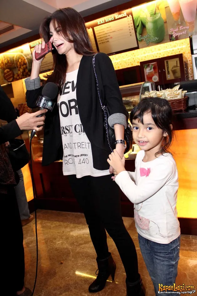 FOTO-FOTO PARA SELEBRITI AJAK ANAK NOBAR FILM COBOY JUNIOR  FOTO-FOTO PARA SELEBRITI AJAK ANAK NOBAR FILM COBOY JUNIOR