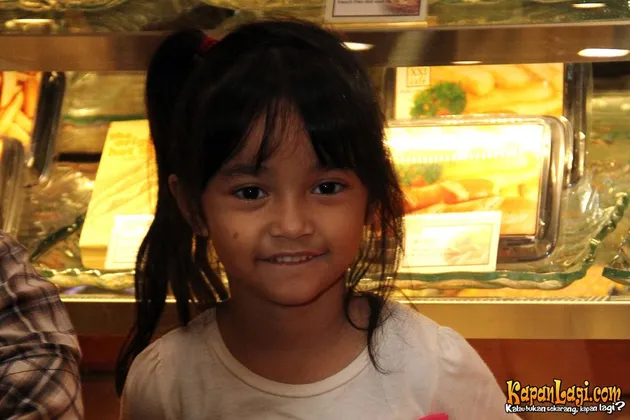 FOTO-FOTO PARA SELEBRITI AJAK ANAK NOBAR FILM COBOY JUNIOR  FOTO-FOTO PARA SELEBRITI AJAK ANAK NOBAR FILM COBOY JUNIOR
