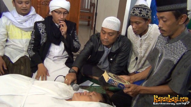FOTO-FOTO PROSESI SUMPAH POCONG ARYA WIGUNA - TANTANG 