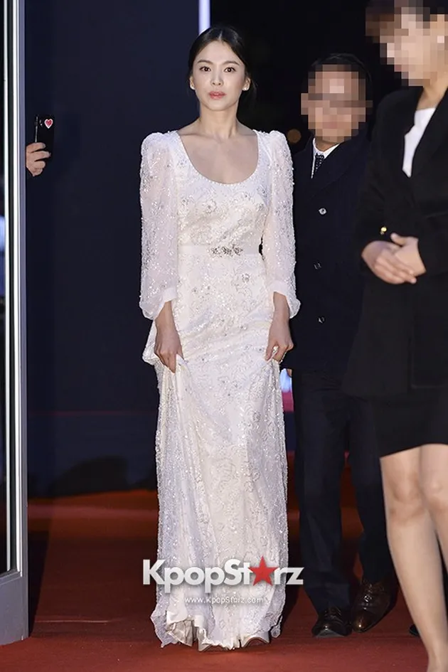 FOTO FOTO SONG HYE GYO HADIRI APAN STAR AWARDS 2019 