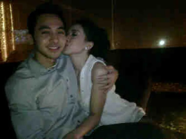 Syahrini Cium Pria Lain