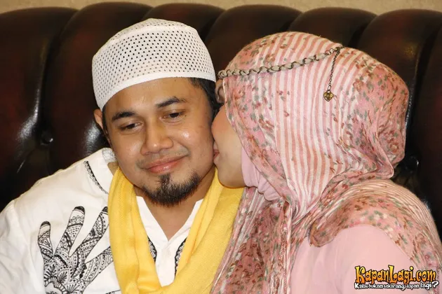 Puput Melati dan Ustad Guntur