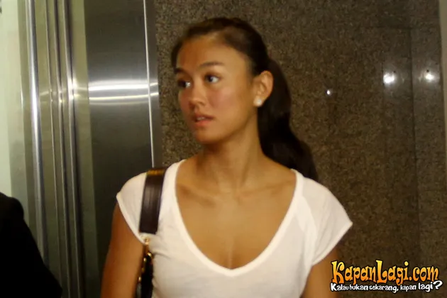 FOTO AGNES MONICA JENGUK REZKY ADITYA DI RS PONDOK INDAH ...