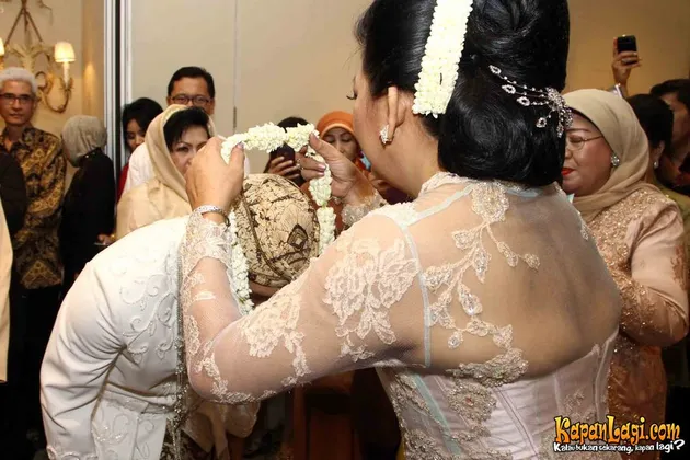 Prosesi Akad Nikah Iko Uwais - Audy Item