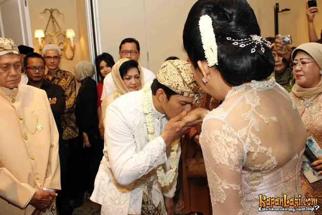 Prosesi Akad Nikah Iko Uwais - Audy Item