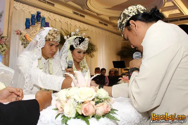 Prosesi Akad Nikah Iko Uwais - Audy Item