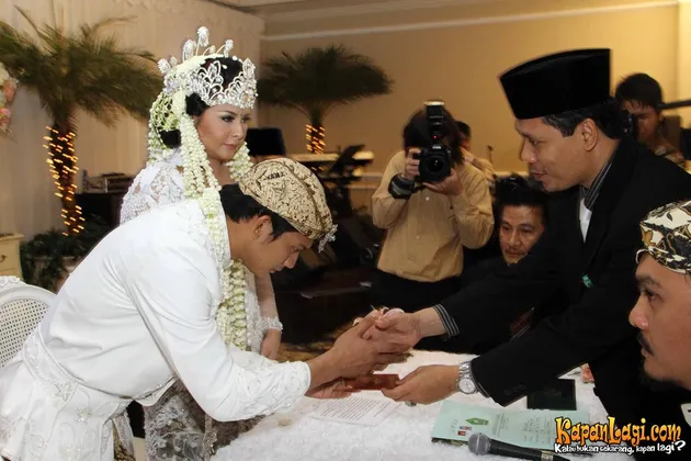 Prosesi Akad Nikah Iko Uwais - Audy Item