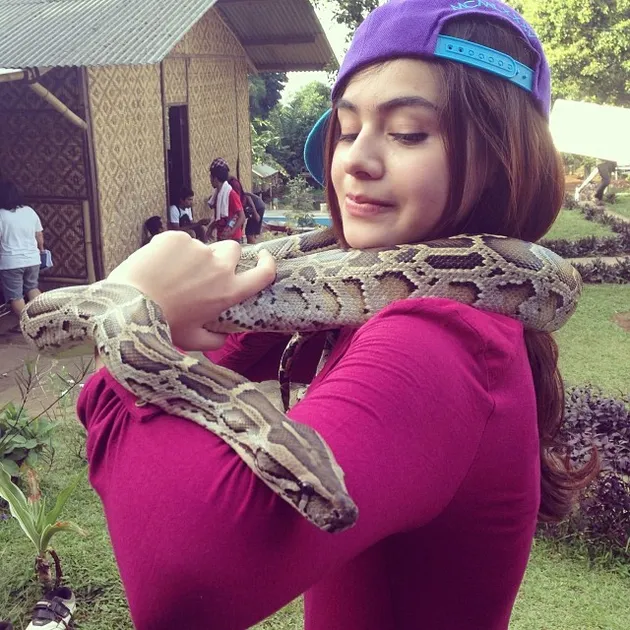 FOTO CANTIKNYA PACAR KEVIN JULIO - SAHILA HISYAM - MIRIP BARBIE